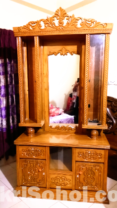 ড্রেসিং টেবিল